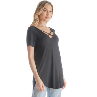 Women's Shirt With A V-shaped Collar And An Intersecting Design At The Neckline. 1 Women's Shirt With A V-shaped Collar And An Intersecting Design At The Neckline.