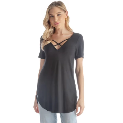 Women's Shirt With A V-shaped Collar And An Intersecting Design At The Neckline. 3 Women's Shirt With A V-shaped Collar And An Intersecting Design At The Neckline. - Image 3